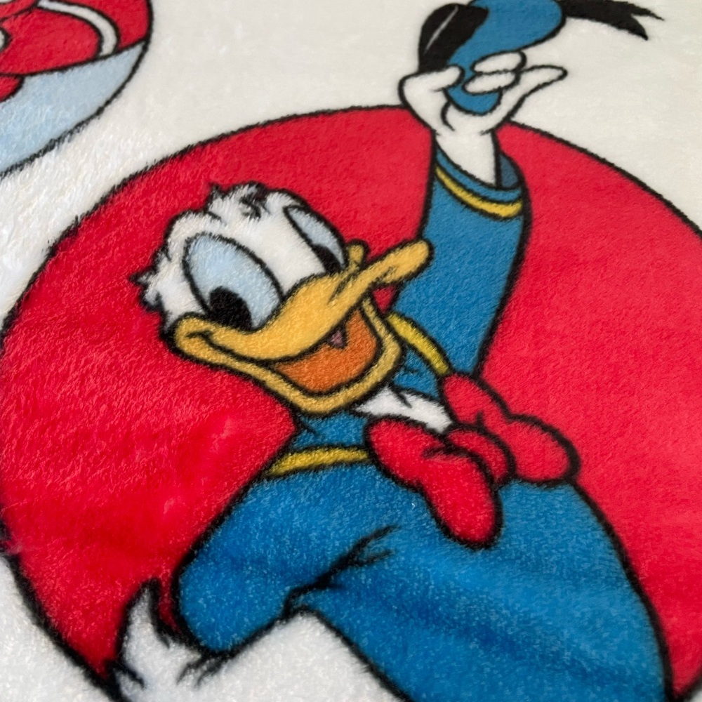 Official Disney "Mickey & Friends" Ultra-Soft Fleece Throw - Picture 9 of 14